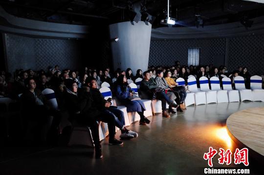 17日晚,FIRST影展开启“店长放映计划”,第12届FIRST影展训练营影片《无事》作为此次长线放映计划的开幕影片。图为《无事》放映现场。组委会供图 17日晚,FIRST影展开启“店长放映计划”,第12届FIRST影展训练营影片《无事》作为此次长线放映计划的开幕影片。图为《无事》放映现场。组委会供图