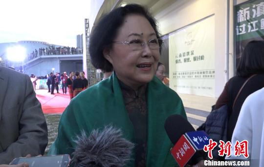 图为著名表演艺术家斯琴高娃。 刀志楠 摄 图为著名表演艺术家斯琴高娃。 刀志楠 摄